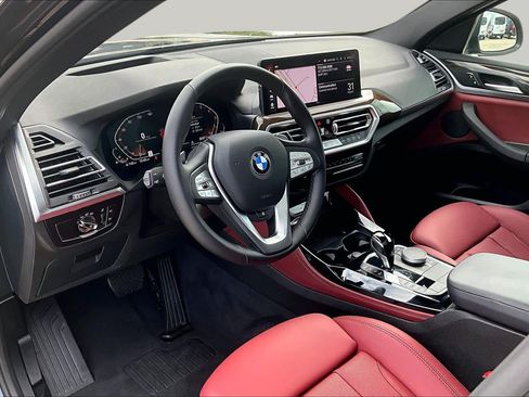 Used 2025 BMW X4 xDrive30i AWD/4WD image 16