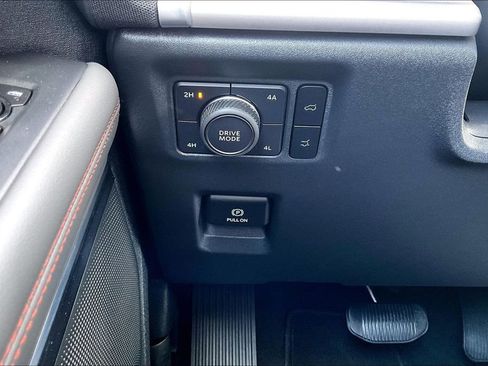 Used 2025 Ford Expedition Active AWD/4WD image 38
