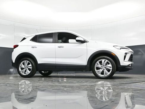 Used 2025 Buick Encore GX Preferred AWD/4WD image 46