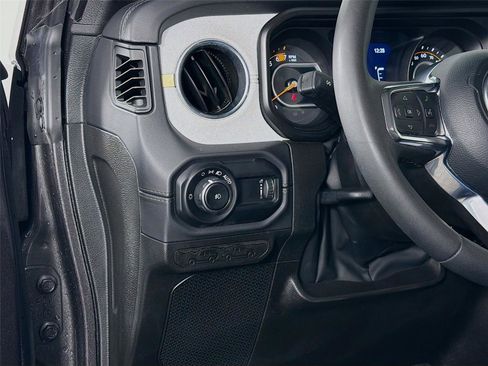 Used 2025 Jeep Wrangler Sahara image 10