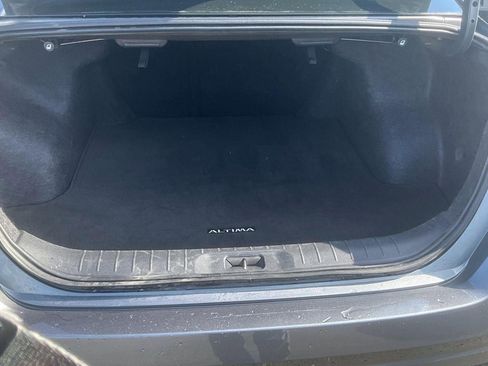 Used 2025 Nissan Altima 2.5 SV FWD image 4
