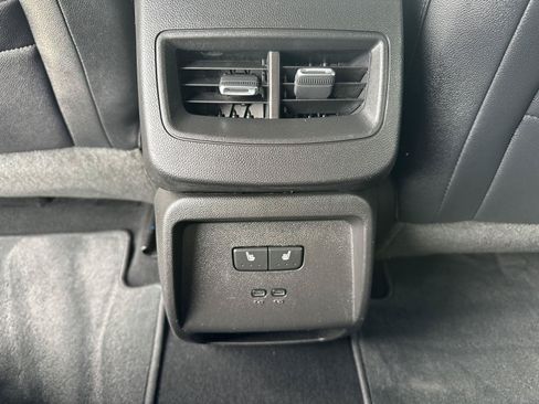 Used 2024 Chevrolet Equinox EV LT AWD/4WD image 18