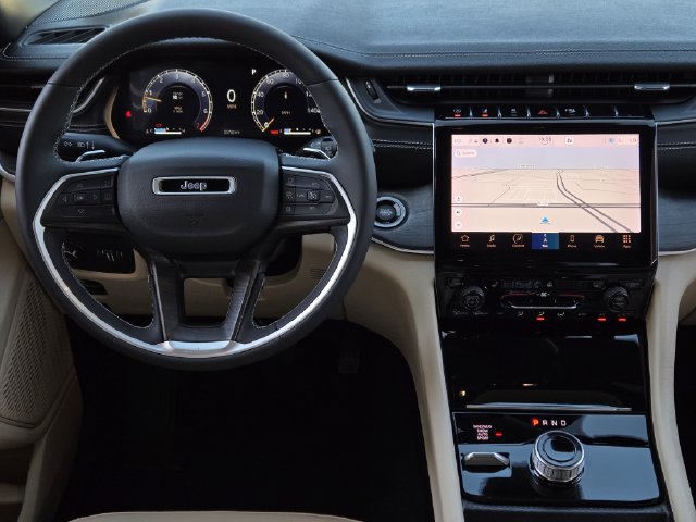Used 2023 Jeep Grand Cherokee Limited AWD/4WD image 27