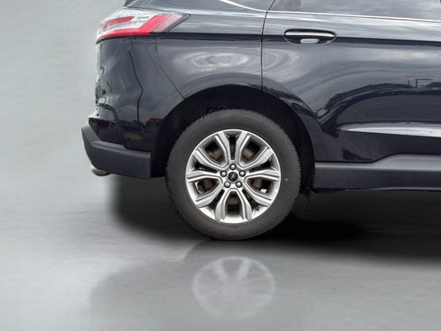Certified 2024 Ford Edge Titanium AWD/4WD image 32