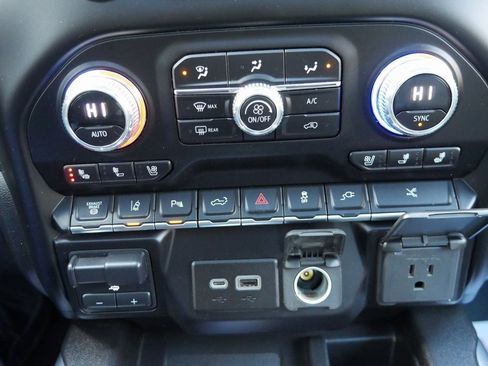 Used 2023 GMC Sierra 3500 Denali w/ Denali Ultimate Package image 18