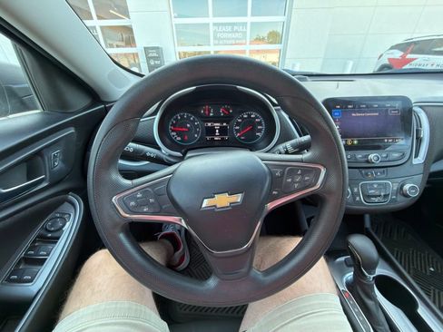 Used 2021 Chevrolet Malibu LS FWD image 12
