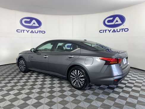 Used 2025 Nissan Altima 2.5 SV FWD image 5