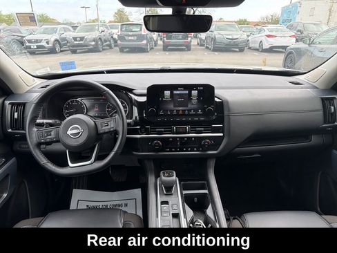 Used 2025 Nissan Pathfinder SL w/ SL Premium Package FWD image 15