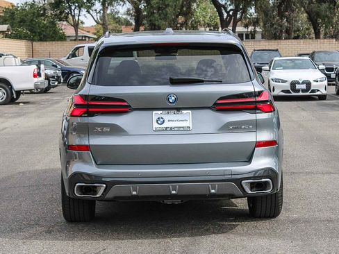 Used 2024 BMW X5 xDrive50e image 5