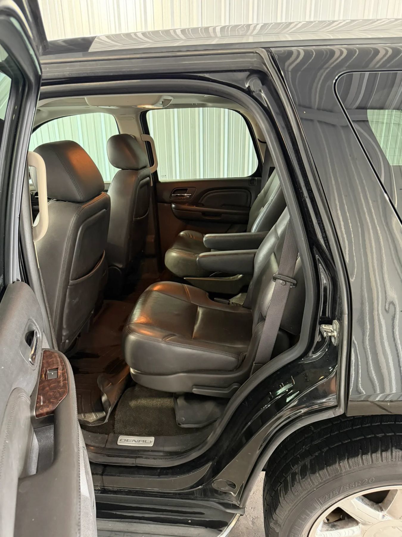 Used 2011 GMC Yukon Denali RWD image 13