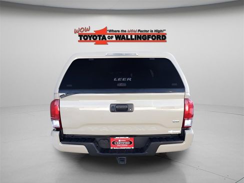 Used 2017 Toyota Tacoma TRD Off-Road image 10