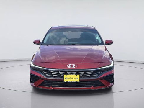 Used 2024 Hyundai Elantra SEL w/ Convenience Package FWD image 2
