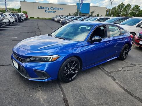 Used 2023 Honda Civic Sport image 3