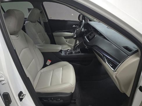 Used 2023 Cadillac XT4 Luxury w/ Driver Awareness Package FWD image 8