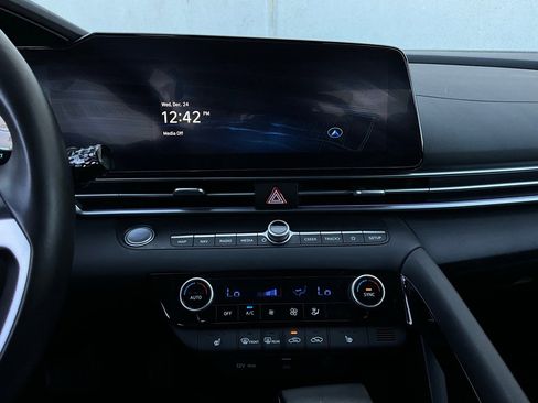 Used 2025 Hyundai Elantra SEL image 26