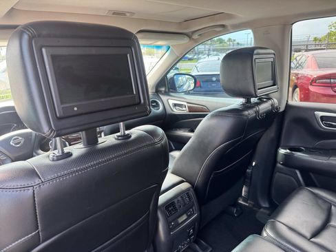 Used 2015 Nissan Pathfinder Platinum w/ Family Entertainment Package AWD/4WD image 6