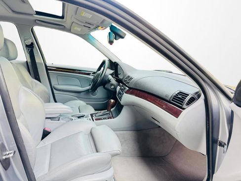 Used 2005 BMW 325i Sedan RWD image 12