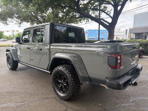 Used 2021 Jeep Gladiator Willys image 5