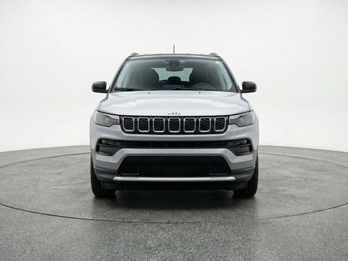 Used 2025 Jeep Compass Limited AWD/4WD image 2