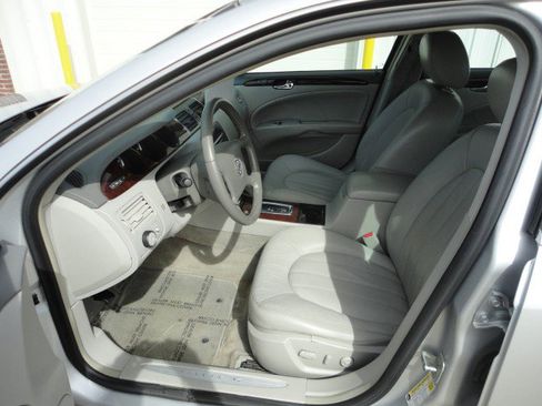 Used 2011 Buick Lucerne CXL image 3