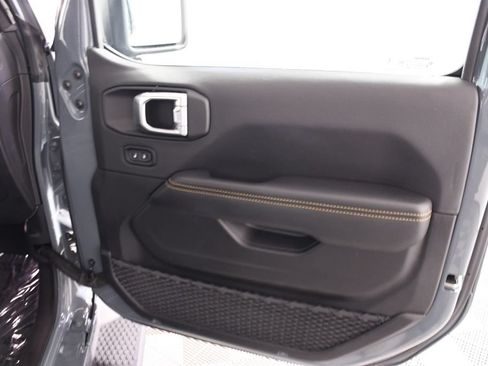Used 2025 Jeep Wrangler Unlimited Sahara AWD/4WD image 18