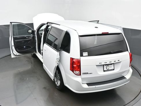 Used 2020 Dodge Grand Caravan SE image 64