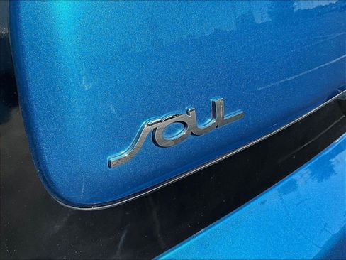 Used 2018 Kia Soul + FWD image 23