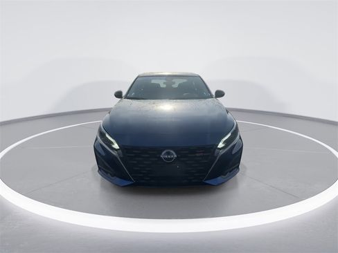 Used 2023 Nissan Altima 2.5 SR w/ SR Premium Package image 3