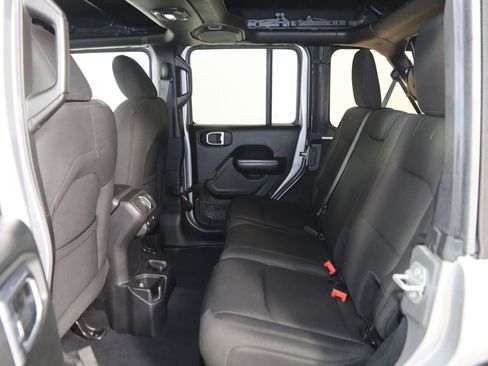 Used 2018 Jeep Wrangler Unlimited Sport S image 45