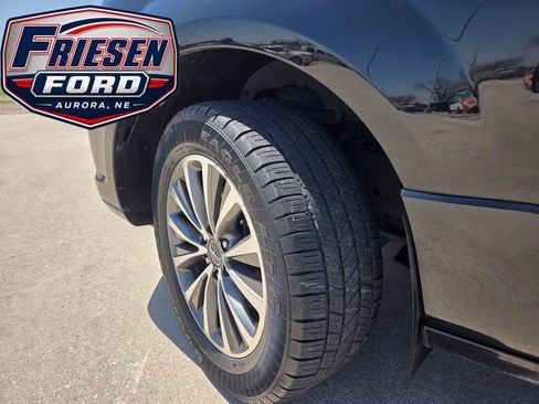 Used 2017 Lincoln Navigator L Select AWD/4WD image 9