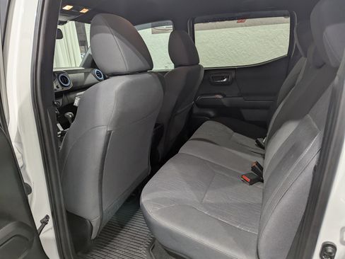 Used 2018 Toyota Tacoma SR image 12