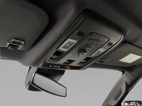 Used 2023 GMC Yukon SLT image 32