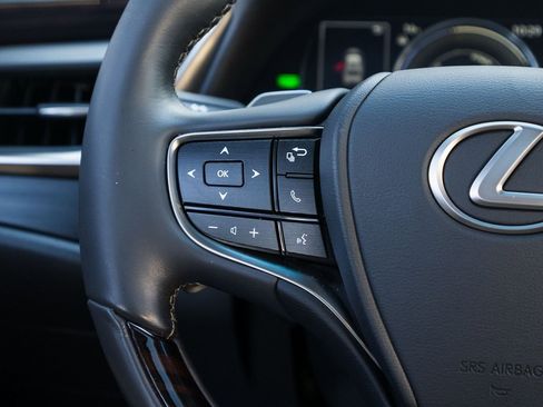 Used 2020 Lexus ES 300h w/ Premium Package image 28