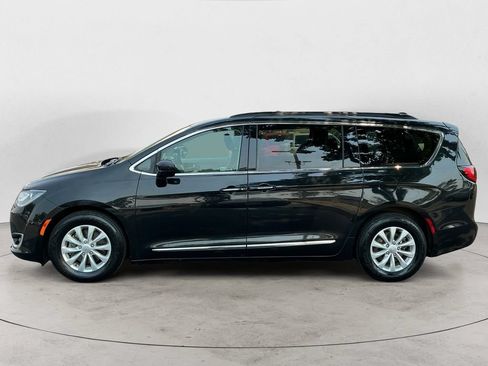 Used 2017 Chrysler Pacifica Touring-L FWD image 8