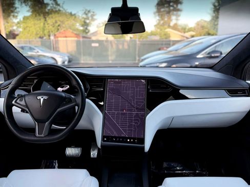 Used 2018 Tesla Model X 100D image 11