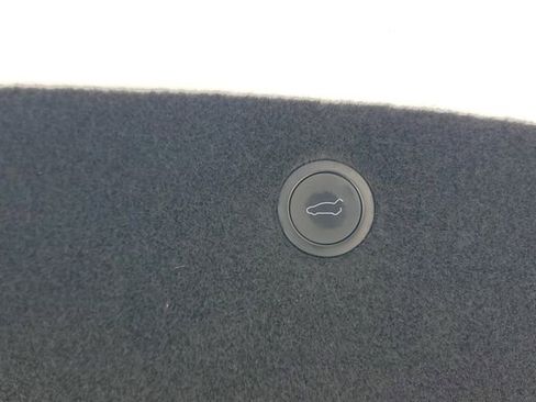 Used 2023 Tesla Model X Standard Range image 9