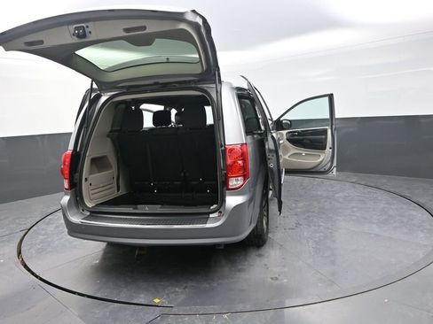 Used 2016 Dodge Grand Caravan SE image 34