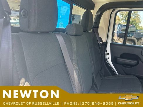 Used 2025 Jeep Gladiator Sport AWD/4WD image 25
