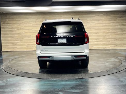 Used 2025 Ford Expedition Platinum w/ Driver's Package AWD/4WD image 19