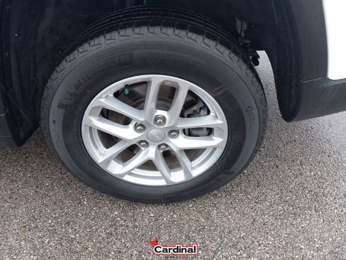 Used 2024 Jeep Grand Cherokee L Laredo image 13