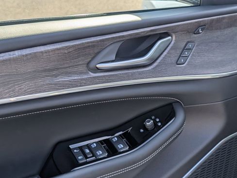 Used 2023 Jeep Grand Cherokee L Overland w/ Advanced Protech Group III image 20