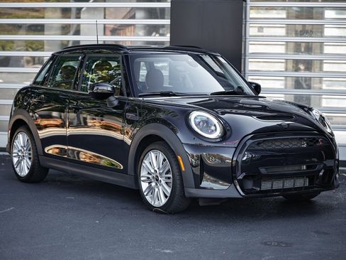 Used 2023 MINI Cooper S image 1