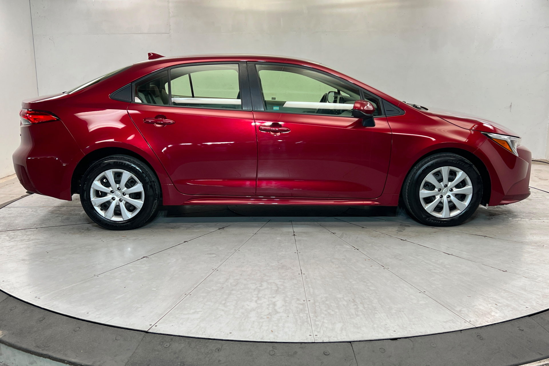 Used 2023 Toyota Corolla LE FWD image 7