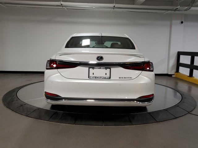Used 2025 Lexus ES 300h w/ Premium Package FWD image 16
