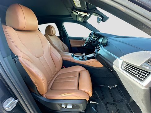 Used 2022 BMW X6 xDrive40i w/ M Sport Package AWD/4WD image 30