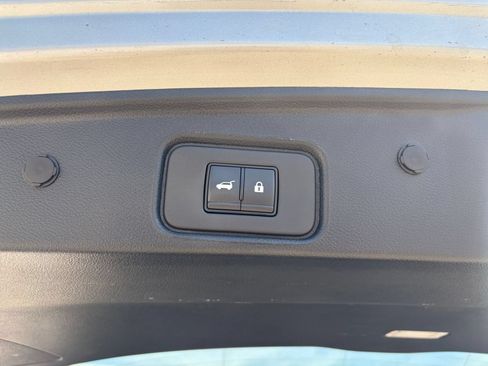 Used 2025 Nissan Pathfinder SV FWD image 19