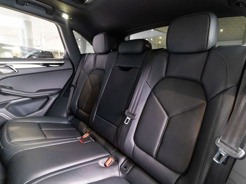 Certified 2025 Porsche Macan AWD/4WD image 35
