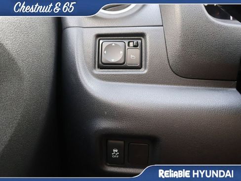 Used 2015 Nissan Versa Note SV FWD image 29