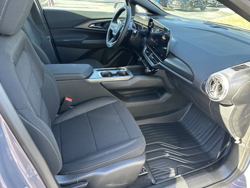 New 2026 Chevrolet Equinox EV LT image 13