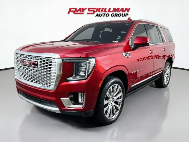 Used 2024 GMC Yukon Denali w/ Advanced Technology Package AWD/4WD image 3